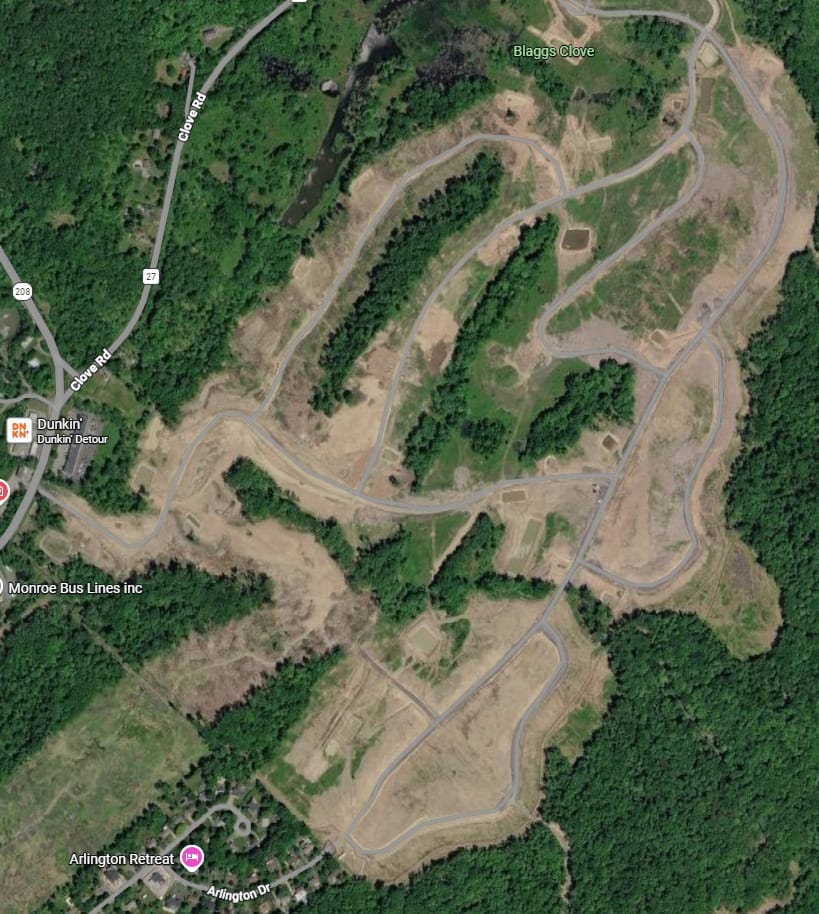 מעכטיגער זיג פאר די ווילידזש אוו סאוט בלומינג גראוו, מיט די היימישע דעוועלאפערס פון שכונת דברי חיים!